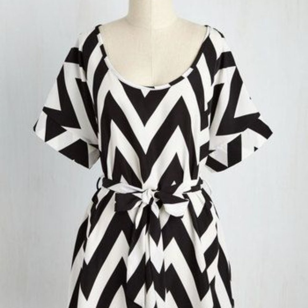 Modcloth tunic in black and white zigzag